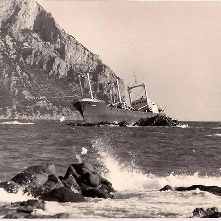 A 50 Mt Dal Mare Casa de Férias Porto San Paolo (Sardinia)